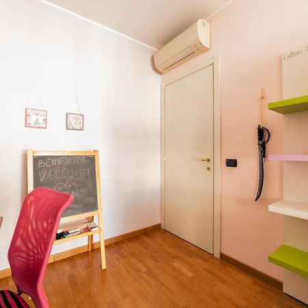 Milano Rogoredo Apartment With Garage Екстер'єр фото